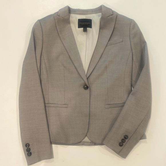 Banana Republic Jackets & Blazers - Banana Republic Gray Tweed Classic Blazer  Size 00